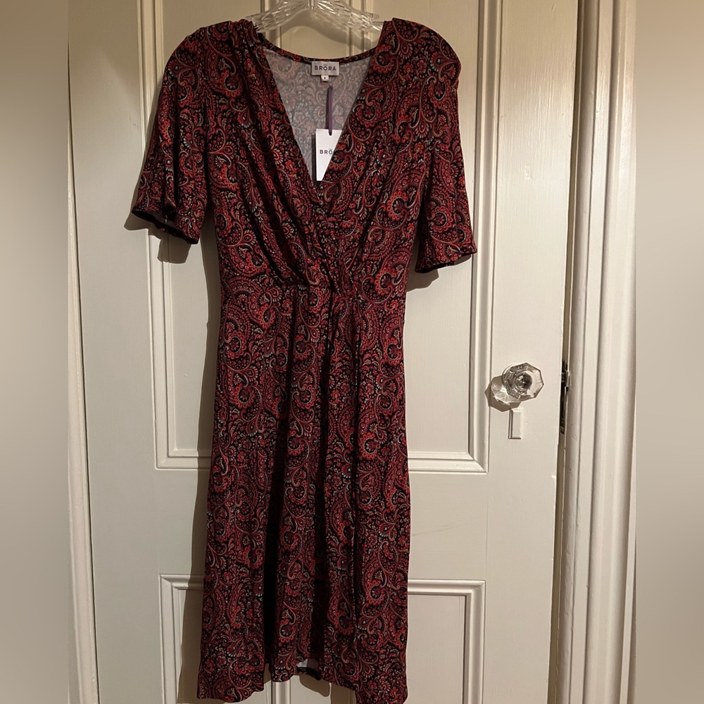 NWT Brora Hibiscus Paisley Dress with Bell Short Sleeves, size UK 6